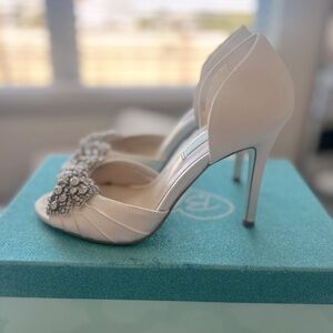 Worn once for my wedding! Love these shoes!